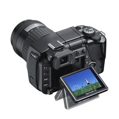 올림푸스의 예전 주력모델 E-330. 올림푸스의 DSLR E시리즈는 라이브뷰 등 소비자 편의기능을 경쟁사보다 먼저 도입했다. /한겨레 블로그 具本氏 올림푸스의 예전 주력모델 E-330. 올림푸스의 DSLR E시리즈는 라이브뷰 등 소비자 편의기능을 경쟁사보다 먼저 도입했다. /한겨레 블로그 具本氏