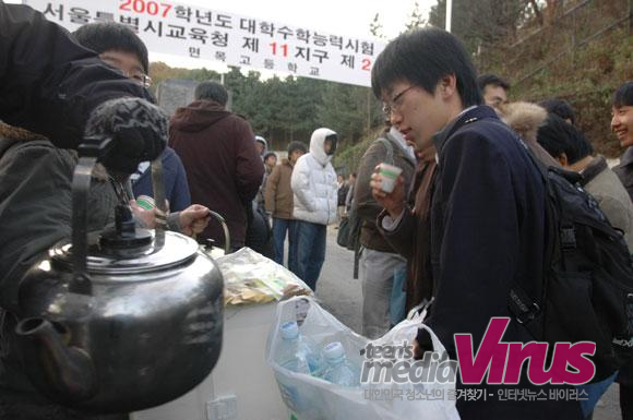 매년 수능날은 기온이 뚝 떨어지기 때문에 건강관리에 특별한 주의가 필요하다  ⓒ 인터넷뉴스 바이러스 자료사진