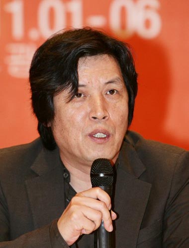 16일 오전 광화문 금호아시아나빌딩 금호아트홀에서 열린 제5회 아시아나국제단편영화제 상영작 발표 기자회견이 열려 이창동 심사위원장이 질의응답을 하고 있다. 연합뉴스