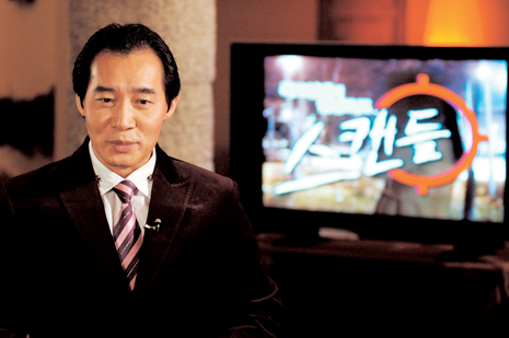 <독고영재의 현장르포 스캔들>은 제보받은 사연들을 재구성해 보여주는 ‘재연’ 프로그램이다.