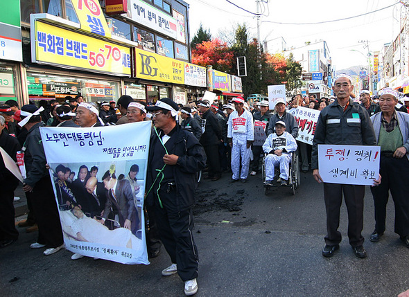 지난 7일 강원도 태백 황지 시내에서 열린 ‘진폐환자 보호 종합대책 마련 촉구 궐기대회’ 영상미디어팀 이규호 피디 <A href="mailto:pd295@hani.co.kr">pd295@hani.co.kr</A>