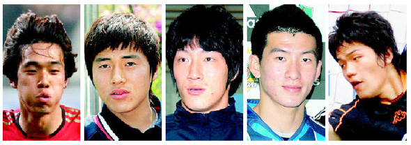 박주영(22·FC서울), 백지훈(수원 삼성), 김진규(FC서울), 오장은(울산 현대), 정성룡(포항 스틸러스). (왼쪽부터)