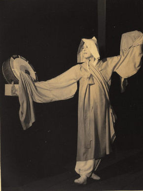 1933년 초연한 ‘가사호접’ 무대에 선 조택원의 모습.