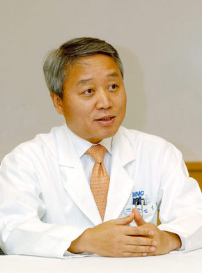 삼성서울병원 초대 암센터장 흉부외과 전문의 심영목 교수