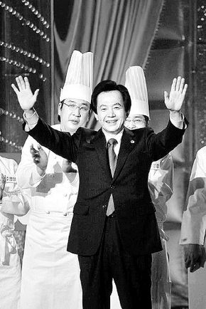 허경영 경제공화당 대선 후보가 지난 2일 <한국방송> 코미디 프로그램 ‘폭소클럽’에 출연한 모습. 한국방송 제공