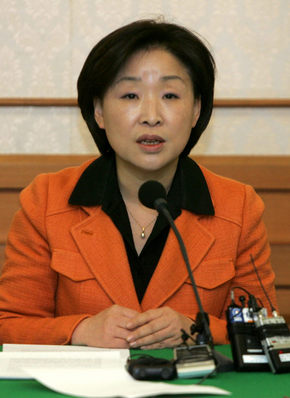 심상정 민주노동당 비상대책위원장이 14일 오전 국회 귀빈식당에서 기자간담회를 열고 당 혁신안을 설명하고 있다. 강재훈 선임기자 <A href="mailto:khan@hani.co.kr">khan@hani.co.kr</A>