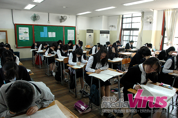 우리나라의 시험풍경  ⓒ 인터넷뉴스 바이러스