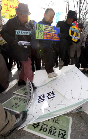 미국대사관 앞 행위극