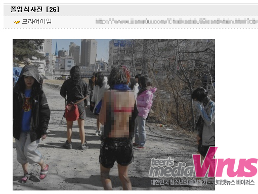한 공유 사이트에 올라온 알몸 졸업식 사진. 최근 이와 관련한 10여개의 글이 올라왔다.  ⓒ 인터넷뉴스 바이러스