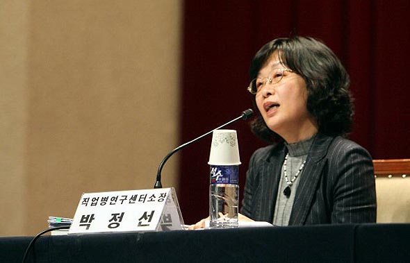 20일 오후 인천 부평구 한국산업안전공단에서 한국타이어 직원들의 돌연사와 관련, 역학조사 결과 발표회가 열리고 있다. 인천/연합뉴스