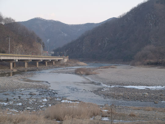 문경 마성면 리프트 예정지. 주위에 문경 팔경중 으뜸으로 꼽히는 진남교반과 삼국시대 유적인 고모산성등이 자리잡고 있다.