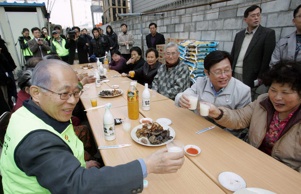 이윤호 장관 첫 봉사 나들이