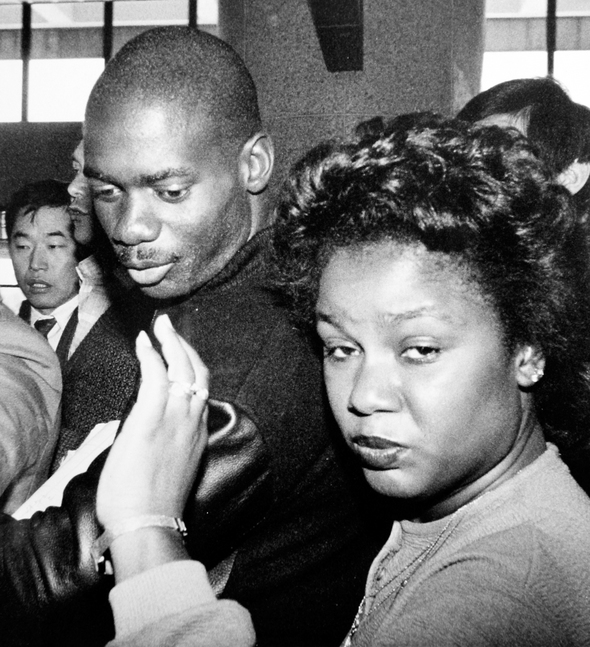 제 24회 서울하계올림픽 육상 100미터 금메달리스트 인 캐나다의 벤 존슨이 약물검사에서 양성반응이 나와 추방되고 있다(1988.9.27).