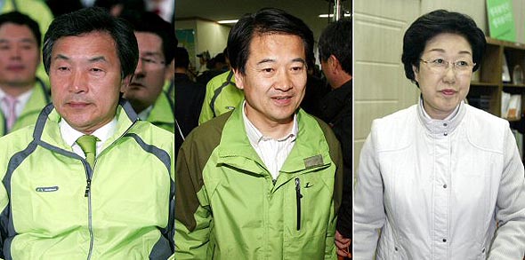 9일 실시된 총선에서 낙선한 통합민주당의 손학규(왼쪽부터),정동영,한명숙후보가 침통한 표정을 하고 있다. 연합뉴스