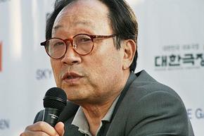 영화 <방울토마토>에 출연한 신구. 영화 <방울토마토>에 출연한 신구.