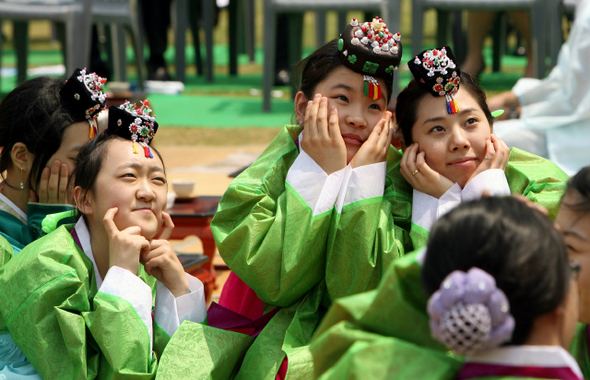‘맑은 그 표정 잊지 말아요’ ‘맑은 그 표정 잊지 말아요’