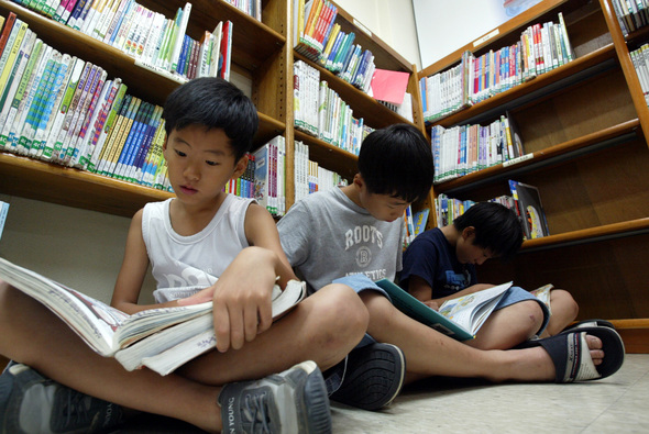 여름방학 공부는 ‘과유불급’의 원칙을 철저히 지켜야 효과를 볼 수 있다. 자신에게 필요한 공부가 무엇인지를 파악하는 게 우선이다.  이정용 기자 <A href="mailto:lee312@hani.co.kr">lee312@hani.co.kr</A>