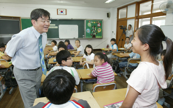 안경환 위원장 ‘초등학교 인권강의’ 