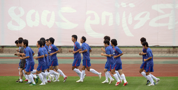 베이징올림픽 한국 축구대표팀 선수들이 6일 오후 친황다오 동북대학 훈련장에서 가벼운 러닝으로 훈련을 시작하고 있다. 친황다오/올림픽사진공동취재단