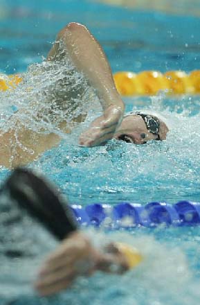 '마린보이' 박태환이 10일 오전 베이징 국가아쿠아틱센터에서 열린 남자 자유형 400m 결승에서 해켓을 앞지르며 힘찬 레이스를 펼치고 있다. (베이징=연합뉴스) 김주성 기자 utzza@yna.co.kr