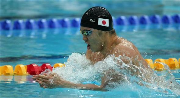 기타지마 고스케(일본)가 14일 열린 남자 200m 평영 결승에서 힘차게 물살을 가르고 있다. 베이징/연합