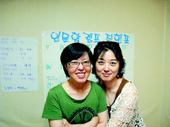 운영진 박진숙(39·왼쪽) 로리주희 줌마네 부대표(오른쪽)