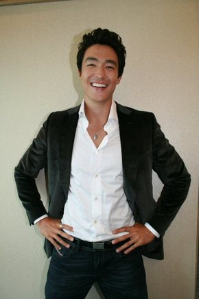 지난해 오사카에서 첫 일본 팬미팅을 성공적으로 마친 바 있는 배우 다니엘 헤니가 30일 시부야 CC레몬홀에서 두 번째 팬미팅을 열기에 앞서 29일 도쿄의 뉴오타니호텔에서 한류 잡지와 신문사 등 14개 매스컴을 상대로 하루종일 개별 인터뷰를 소화했다. 연합뉴스