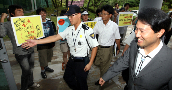 ‘노점상 싹쓸이’ 항의