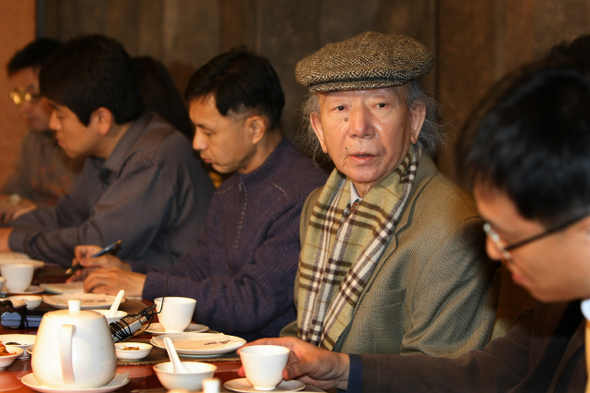 <광장>의 작가 최인훈씨가 19일 낮 기자들과 만나 신판 ‘최인훈 전집’과 ‘최인훈 문학 50년 기념 심포지엄’에 관해 소감을 밝히고 있다.  이정아 기자 <A href="mailto:leej@hani.co.kr">leej@hani.co.kr</A>