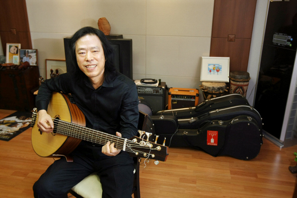 40년 기타인생 김광석 ‘록-클래식 경계’ 넘다