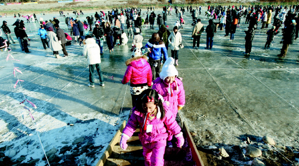 축제장마다 얼음썰매장은 기본이다. 평창 얼음썰매장.