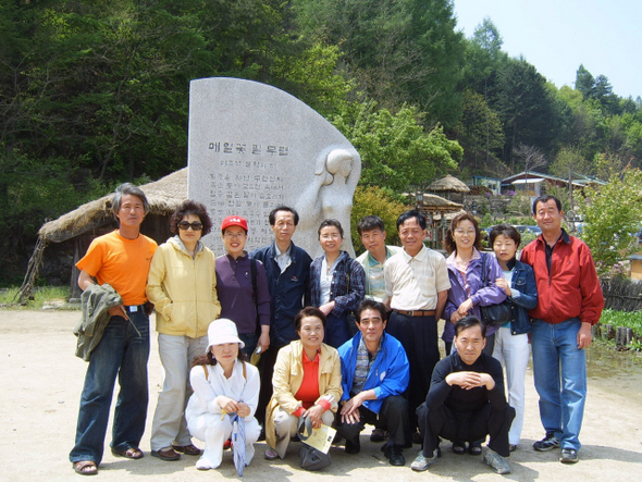 충북도청 등 충북지역 공무원으로 이뤄진 행우문학회의 이효석 문학관 문학기행. 행우문학회 제공.