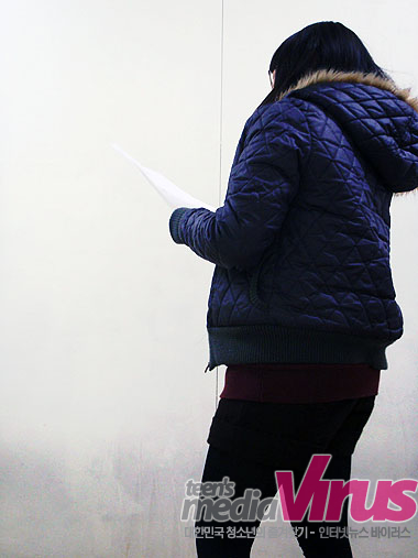 ‘재부팅’의 정현경양, 정면 사진은 ‘싫어요.’  ⓒ 인터넷뉴스 바이러스