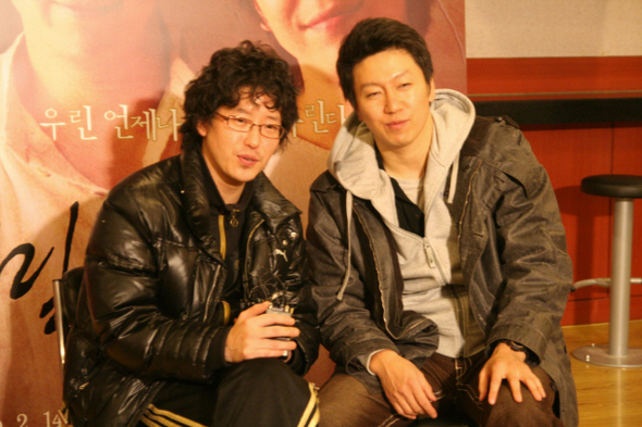 왼쪽부터 엄기준(33), 김수로(39)