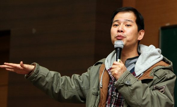 관객 200만 명을 돌파한 독립영화  제작자인 고영재 PD가 4일 오후 건국대학교에서 ‘독립영화와 함께 하는 세상 바라보기’ 특강을 하고 있다. 연합뉴스