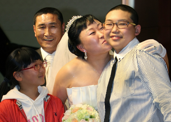 난치병 어린이 소원대로 ‘아버지 새 장가’ 
