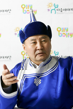 몽골 동화작가 잠바 다쉬돈독(68)