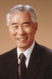  윤형두(74) 범우사 대표