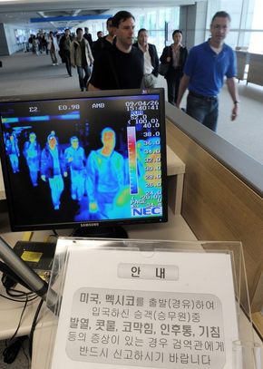 인천국제공항에선 적외선 체열감지기로 측정,높은 열이 발병하는 사람은 검역관의 별도 검진을 받게하고 있다. / 과학향기
