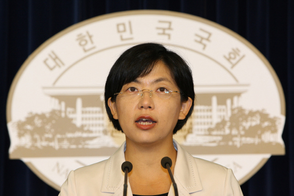 이정희 민노당 의원이 13일 오전 국회 정론관에서 기무사의 민간인 사찰과 관련 기자간담회를 하고 있다. 김봉규 기자 bong9@hani.co.kr