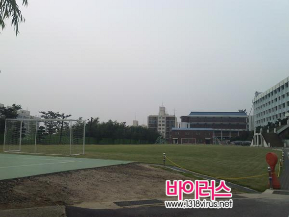 S여고 잔디 운동장  ⓒ 인터넷뉴스 바이러스