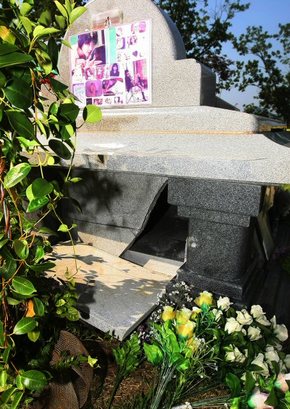 지난 15일 탤런트 고 최진실의 유골함이 도난당한 경기 양평 갑산공원 최진실 묘의 모습. 연합뉴스