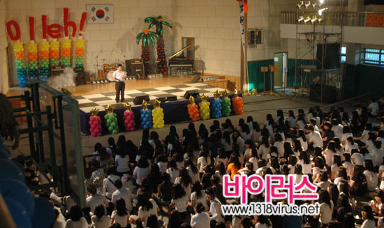 새숲제 가요제가 열린 홍덕관을 가득 매운 관람객들  ⓒ 인터넷뉴스 바이러스