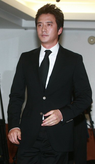 2일 오전 배우 고 장진영의 빈소가 마련된 풍납동 현대아산병원에 배우 정준호가 조문을 위해 들어서고 있다. 2009.9.2 (서울=연합뉴스)