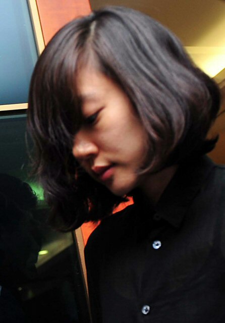 1일 오후 배우 고 장진영의 빈소가 마련된 풍납동 현대아산병원에 배우 임수정이 조문을 위해 들어서고 있다. 2009.9.1 (서울=연합뉴스)