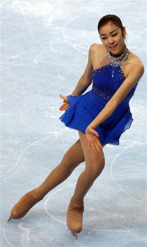 김연아가 18일(한국시각) 조지 거쉬인의 피아노협주곡 바장조에 맞춰 프리스케이팅 연기를 펼치고 있다. 파리/연합뉴스