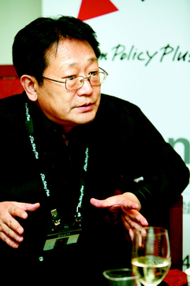 박광수 감독.
