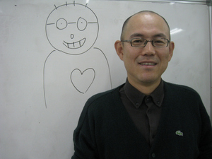   ‘해부학을 사랑하는 선생’이란 뜻의 만화 주인공인 ‘해랑 선생’ 그림 앞에 선 해부학자 정민석 교수.