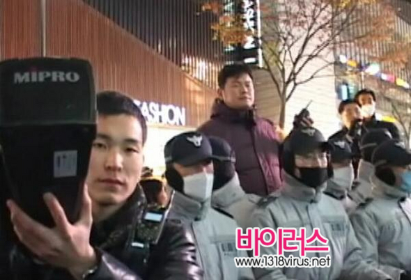 경고방송하는 경찰  ⓒ 인터넷뉴스 바이러스 정재호 기자