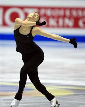 2009 국제빙상경기연맹(ISU) 피겨 시니어 그랑프리 파이널 출전을 앞둔 김연아가 2일 일본 도쿄 요요기 제1체육관에서 공식연습을 하고 있다. 도쿄/연합뉴스
